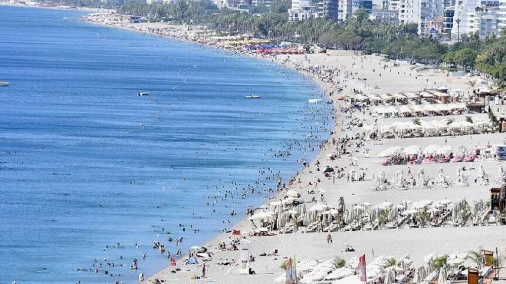 Antalya bu yıl yaklaşık 14 milyon yabancı turist ağırladı
