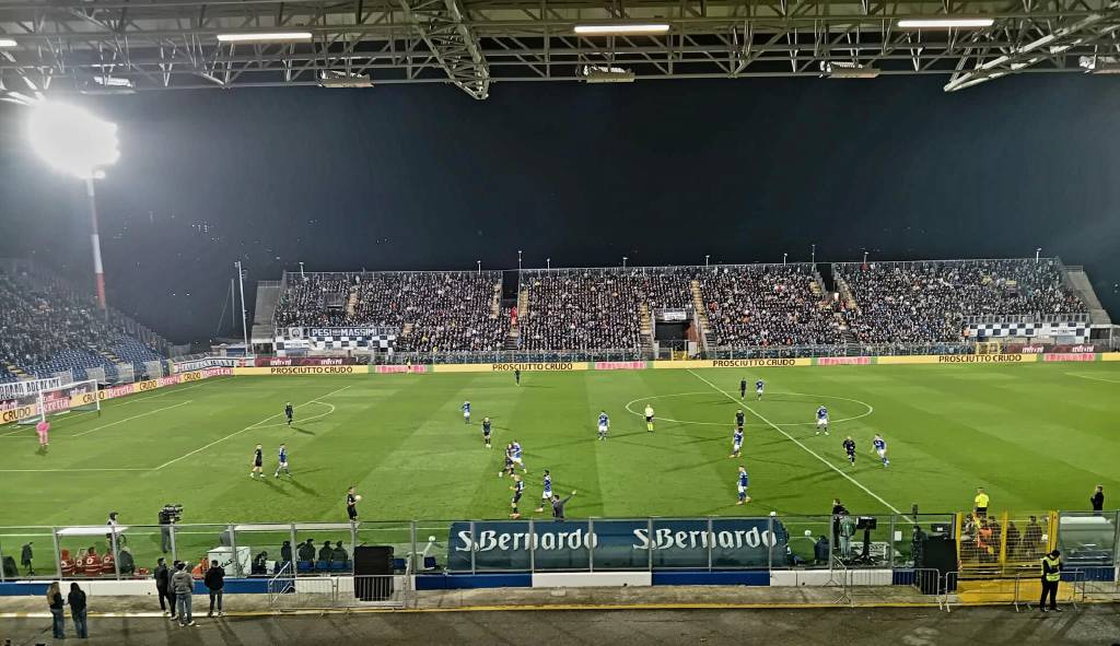 10 kişi kalan Roma, Como deplasmanında puanı kurtardı