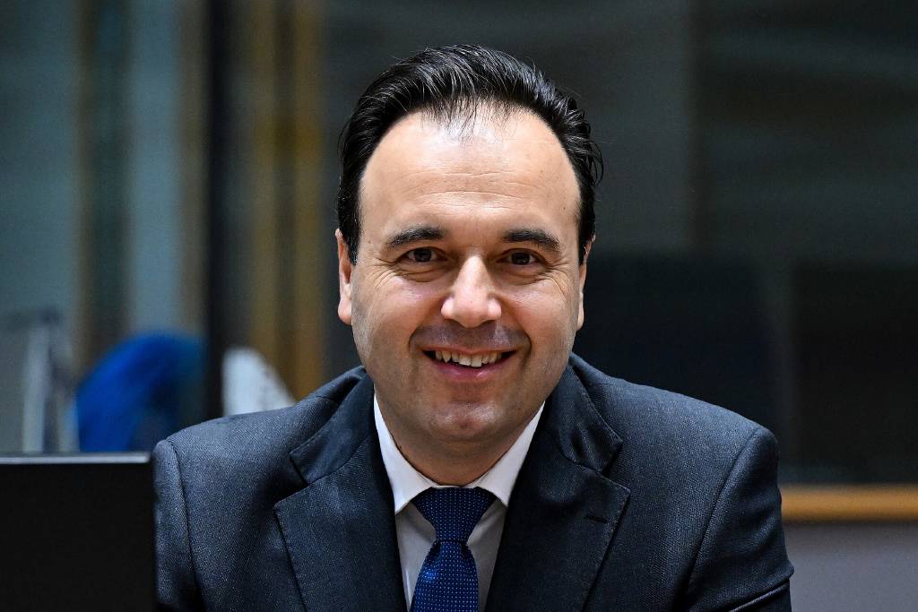 Yunanistan sosyal medyaya 15 yaş sınırı getiriyor