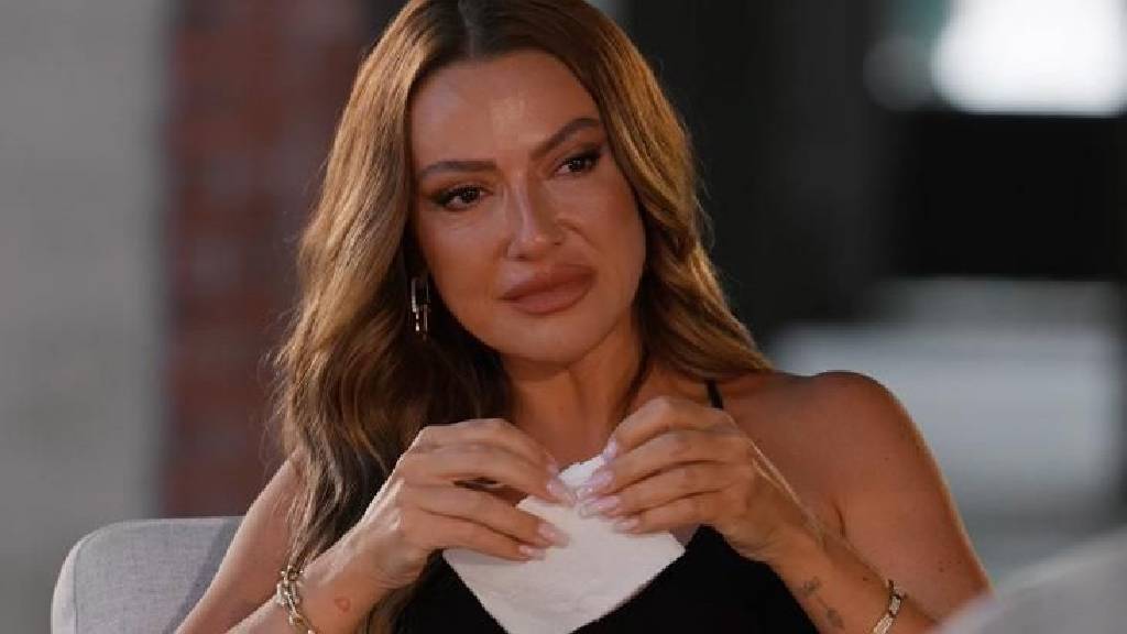 Hadise ablasından bahsederken gözyaşlarını tutamadı