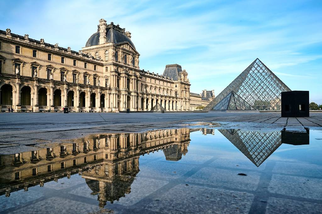 Louvre Müdürü uyardı: Onarılmazsa müze kapanabilir
