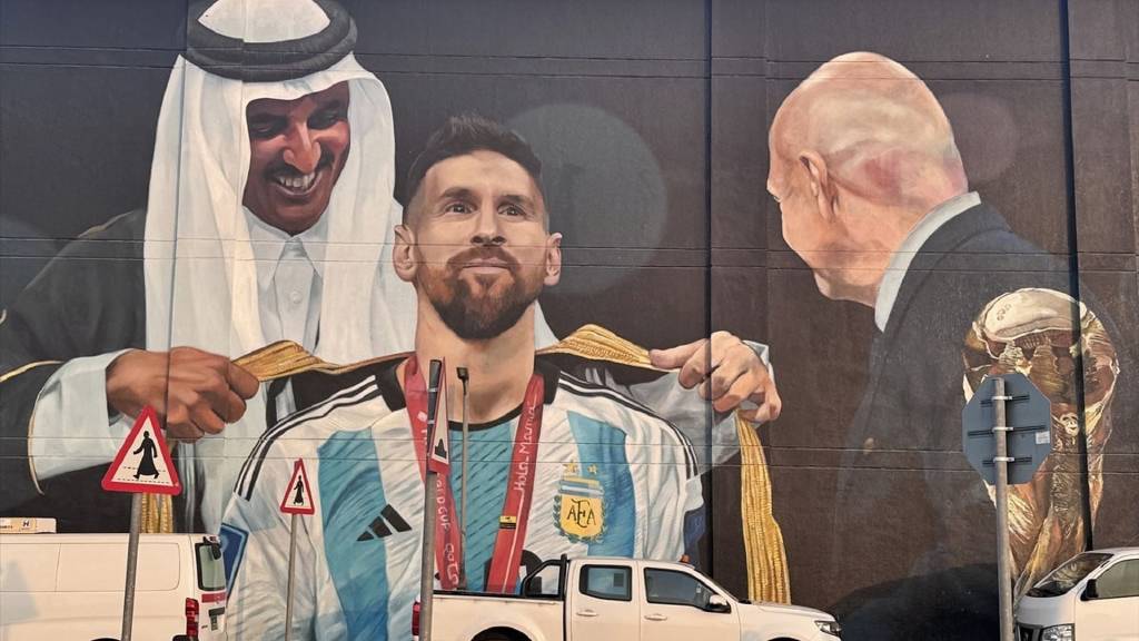 Messi'nin Dünya Kupası anı Katar'da dev duvar resmine dönüştü