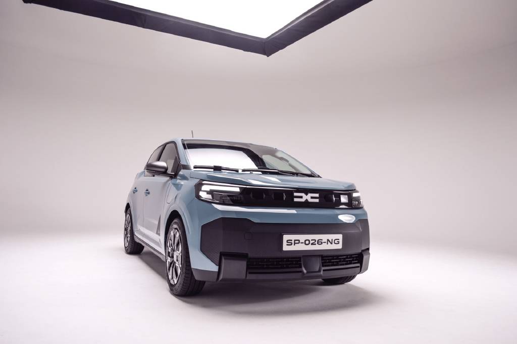 Renault Grubu Paris'te yeni Dacia Spring'i tanıttı