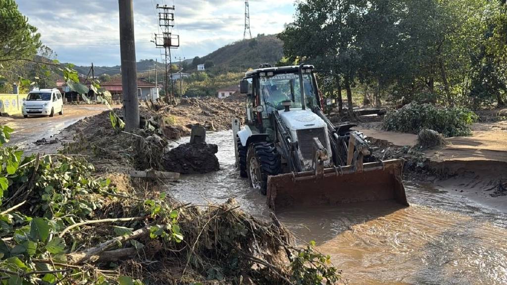 Sakarya'da selden etkilenen her haneye 10 bin lira destek
