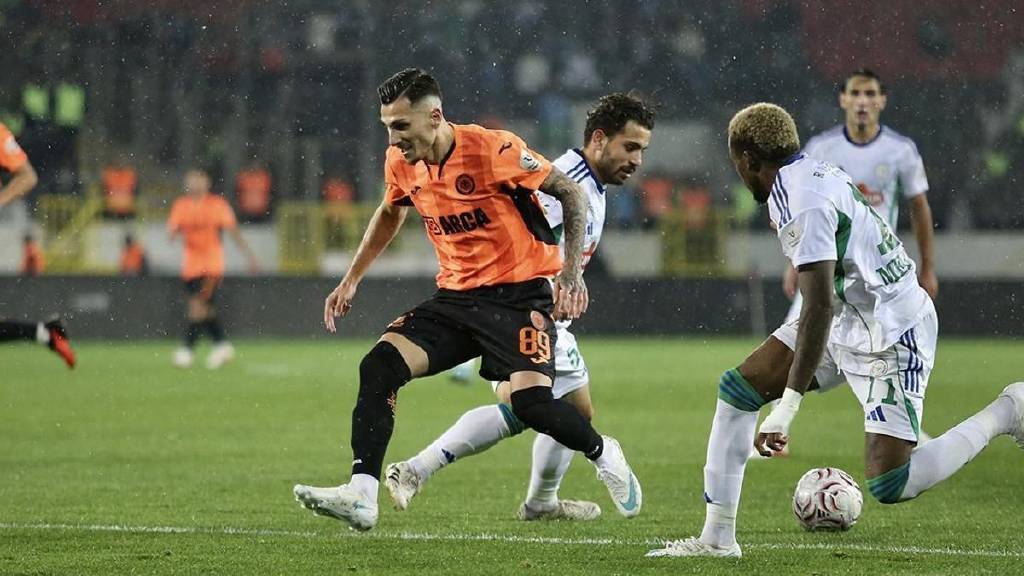 Çorum FK geriden gelip Çaykur Rizespor'u 2-1 yendi
