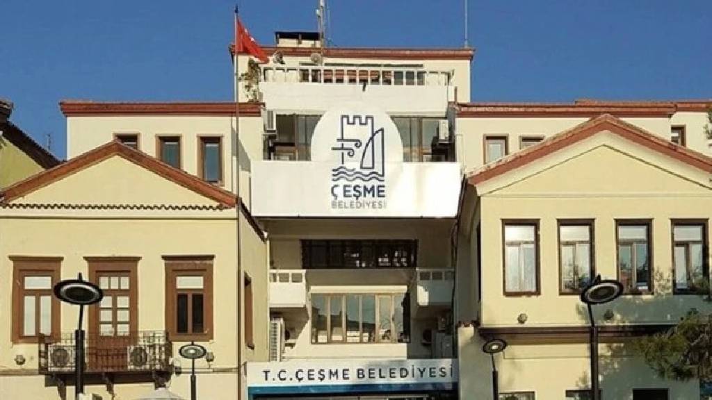 Çeşme Belediyesi başkan yardımcısı dahil 3 kişi gözaltında