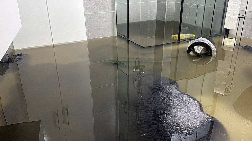 Bolu'da sağanak etkili oldu: 6 daireyi su bastı