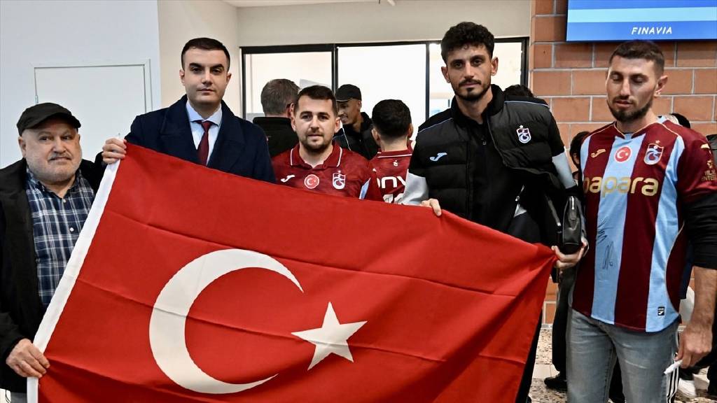 Trabzonspor, KuPS maçı için Finlandiya'ya ulaştı