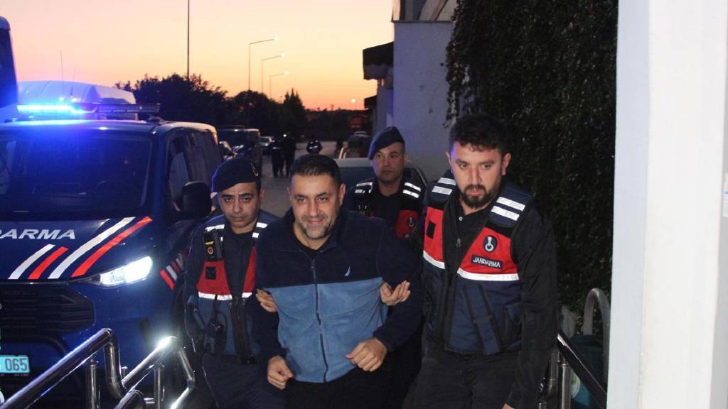 Çukurova Belediyesi soruşturmasında 44 kişi için tutuklama talebi