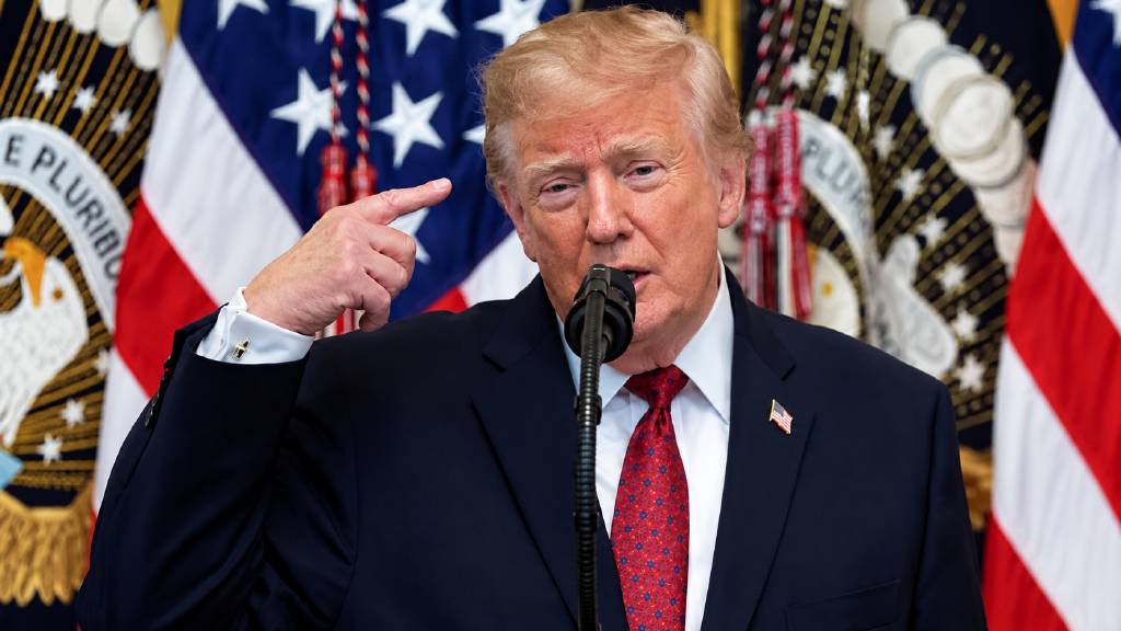 Trump'tan Rusya'ya: "Yardım edeceğiz"