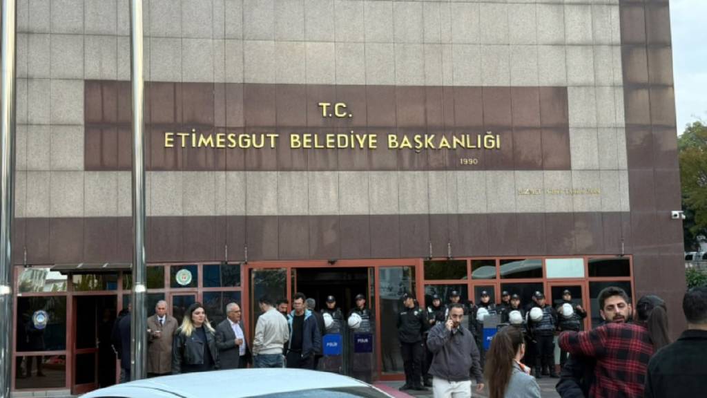 Etimesgut Belediyesi soruşturmasında 7 tutuklama