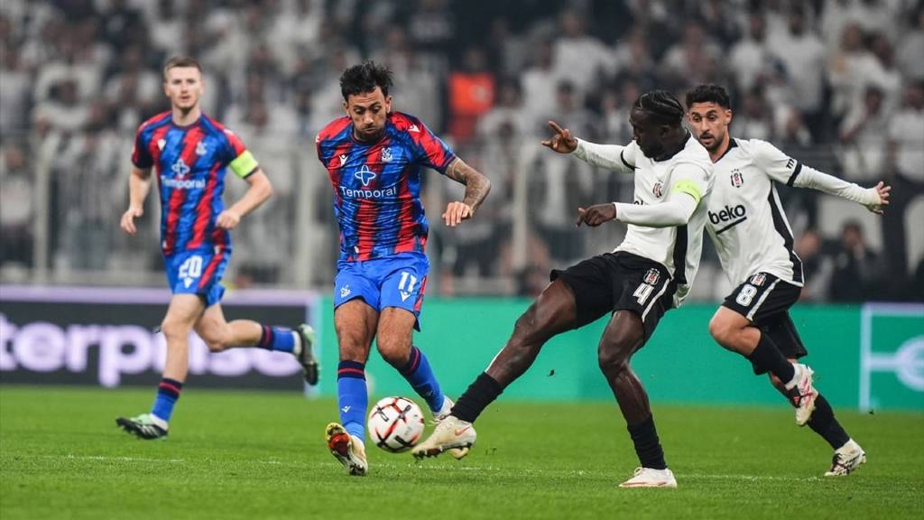 Beşiktaş, 10 kişi kaldığı maçta Crystal Palace ile 2-2 berabere kaldı