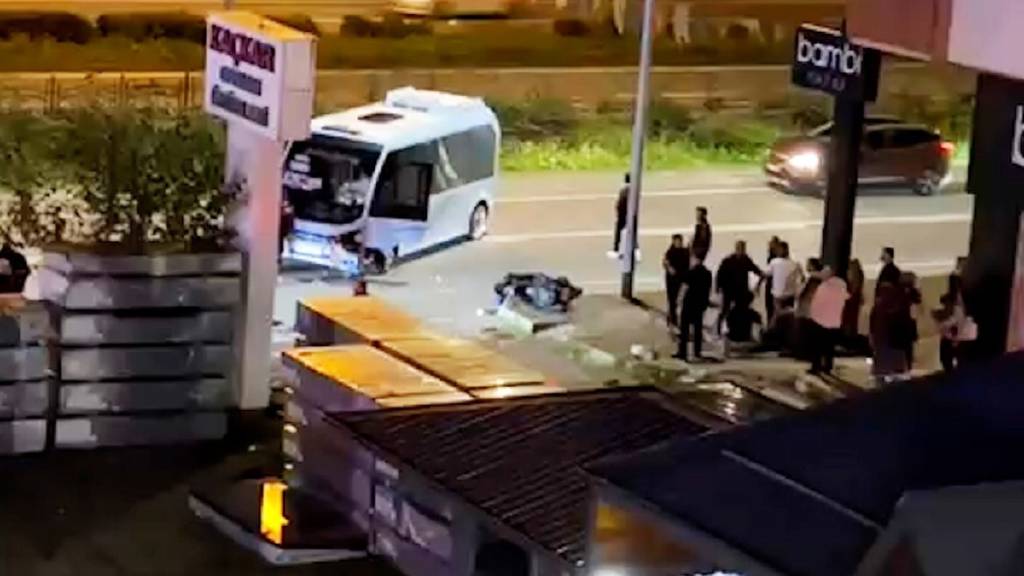 Rize'de minibüsle çarpışan motosiklet sürücüsü hayatını kaybetti