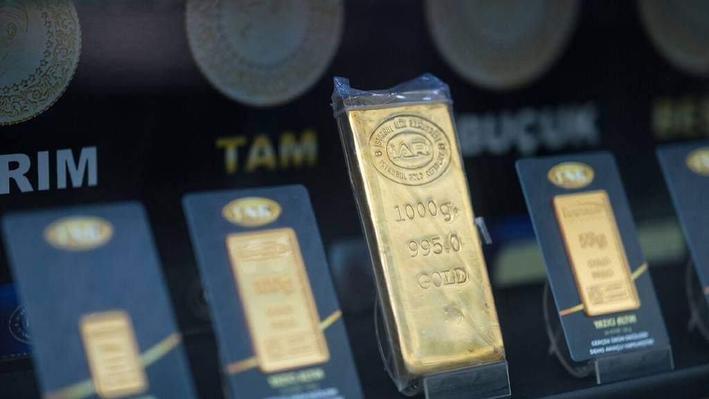 Altın güne düşüşle başladı: Gram altın 6 bin 420 lira