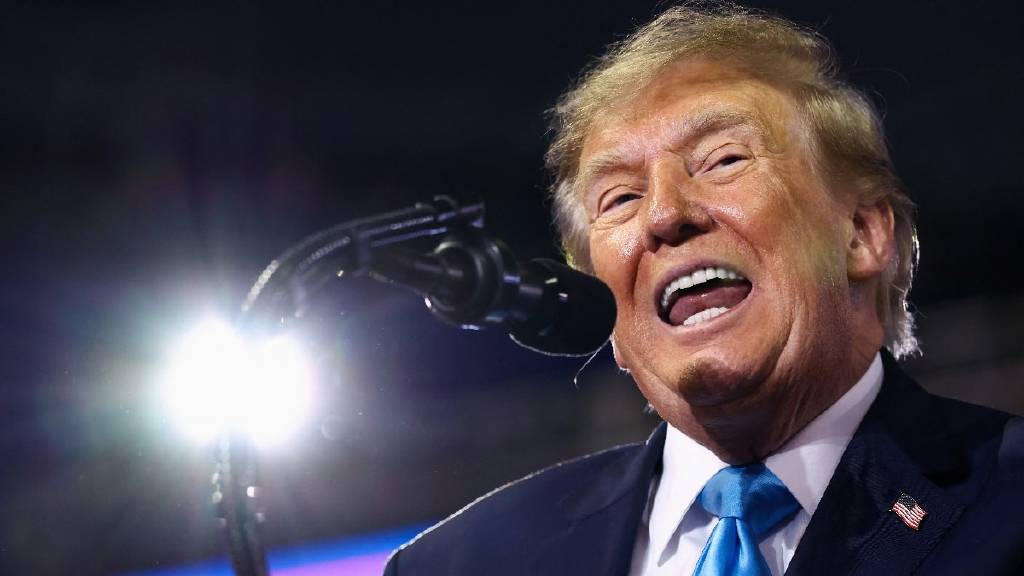 Trump'tan İran açıklaması: Orada biraz daha uzun kalabiliriz