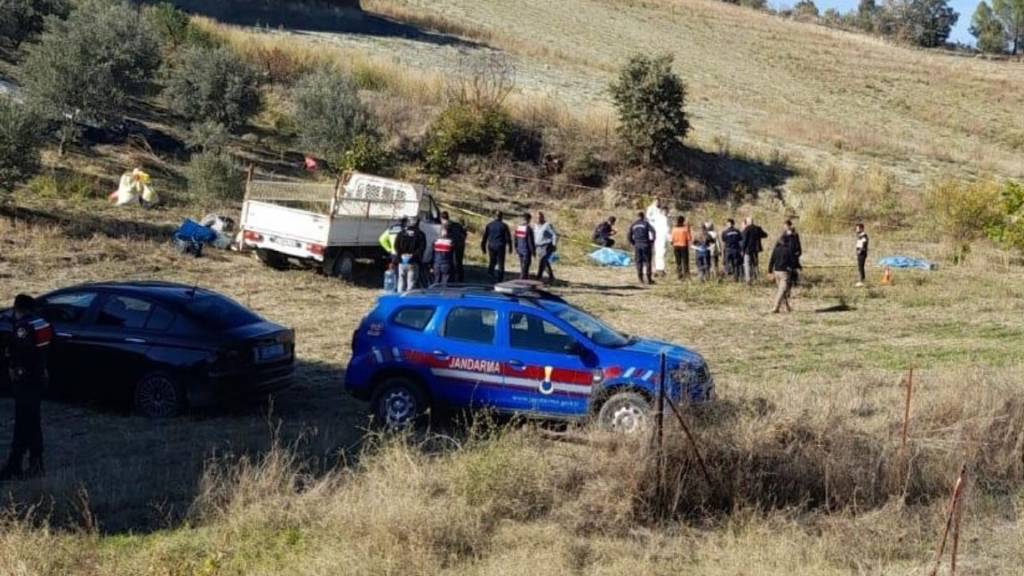 Gördes'te baba-oğul cinayeti: Şüpheli av tüfeğiyle teslim oldu