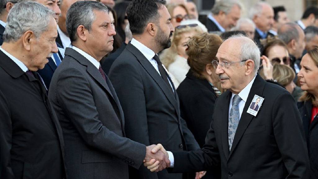 Meclis'teki cenazede Özel ile Kılıçdaroğlu arasında soğuk tokalaşma