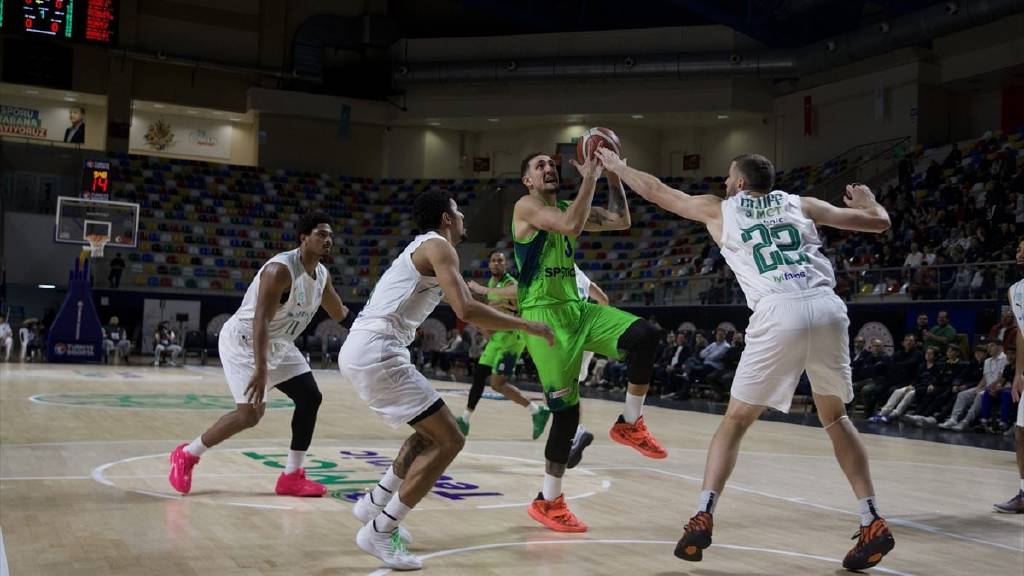TOFAŞ, Körfez Basket'i son saniye üçlüğüyle 71-69 yendi
