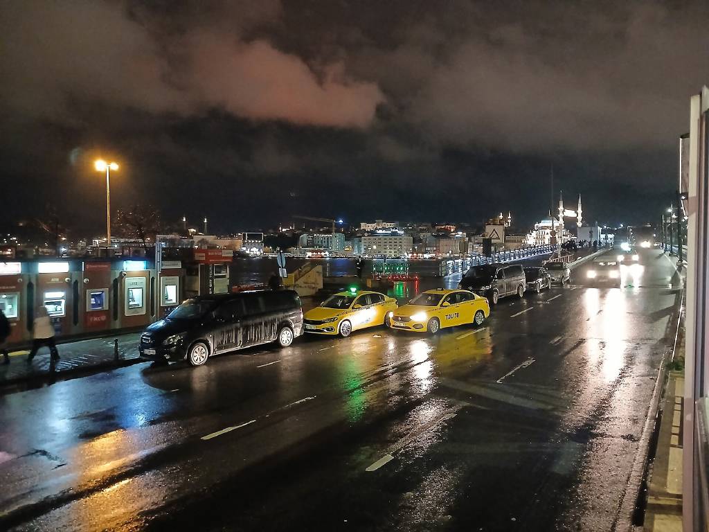 AKOM'dan İstanbul için kuvvetli fırtına ve sağanak uyarısı