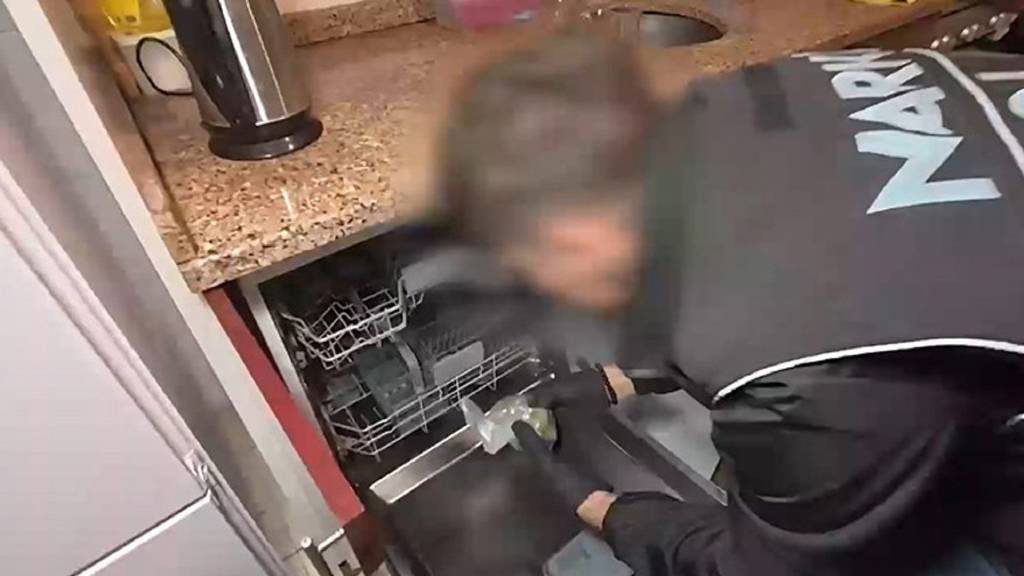 İstanbul'da uyuşturucuyu bulaşık makinesine gizlediler: 2 tutuklama
