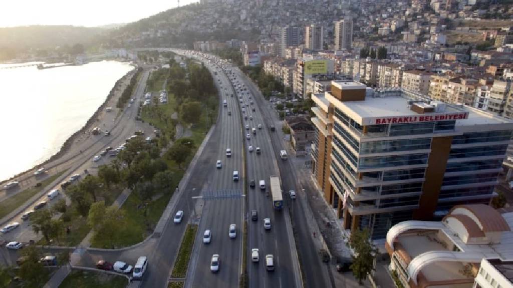 İzmir'de iki belediyeye rüşvet ve yolsuzluk soruşturması: "25 kişi tutuklandı"