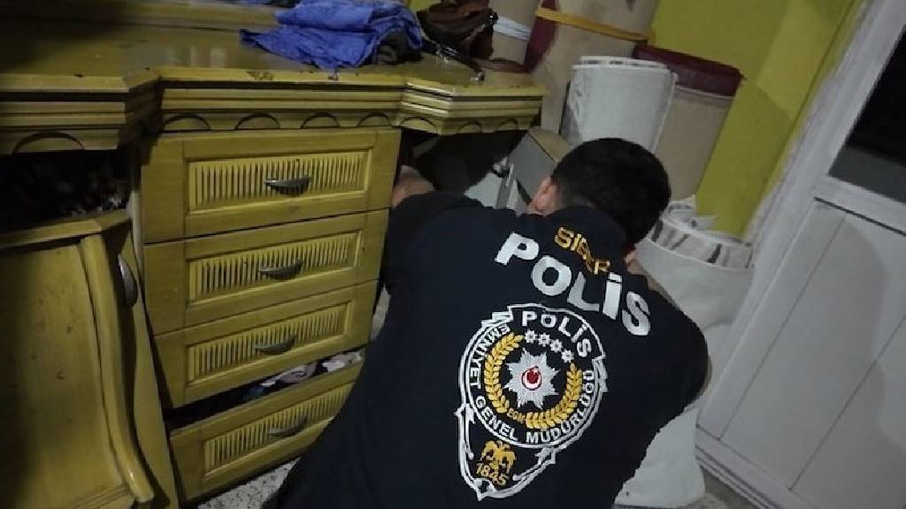 Mersin'de yasa dışı bahis ve dolandırıcılık operasyonu: 33 tutuklama