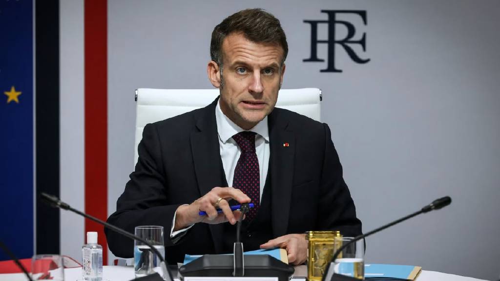 Macron, İçişleri Bakanı'nın istifasını reddetti: Yeni yöntem talimatı