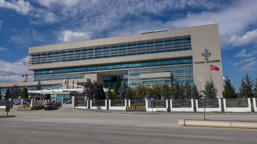 AYM'den 15 siyasi partinin sorumlularına suç duyurusu kararı