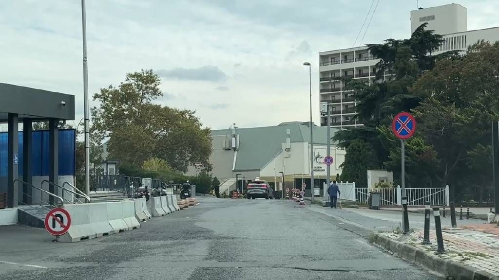 İstanbul'da konserde fenalaşan 3 kişiden 1'i hayatını kaybetti