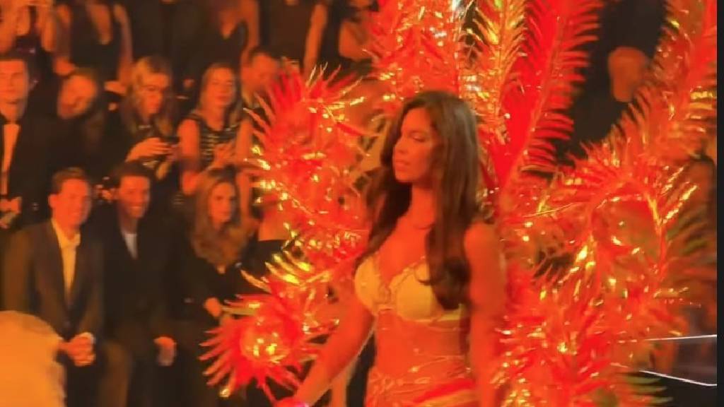Ashley Graham, 2026 Victoria's Secret defilesinde podyuma çıktı