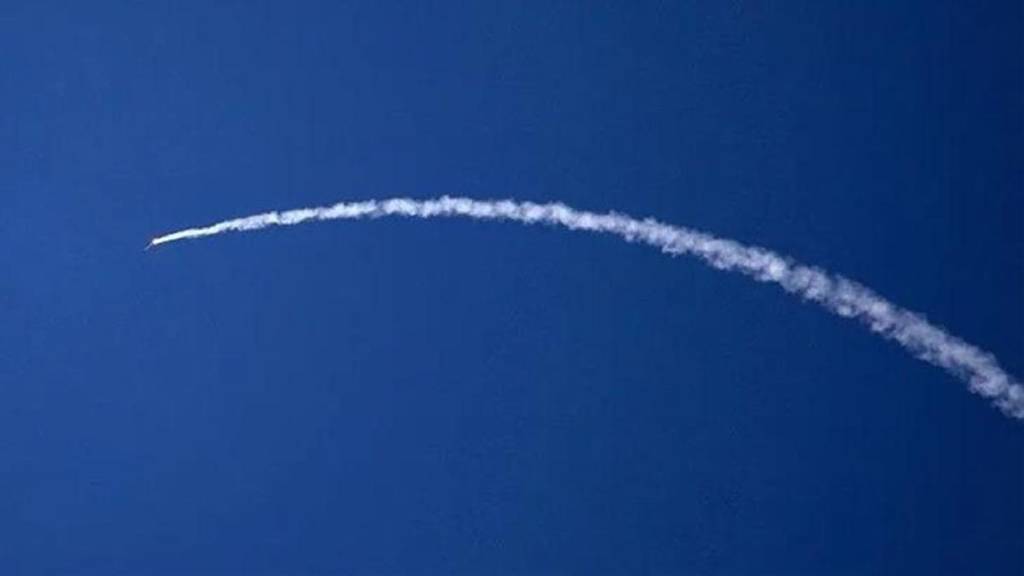 Suudi Arabistan: Husilerin 2 balistik füzesi havada imha edildi