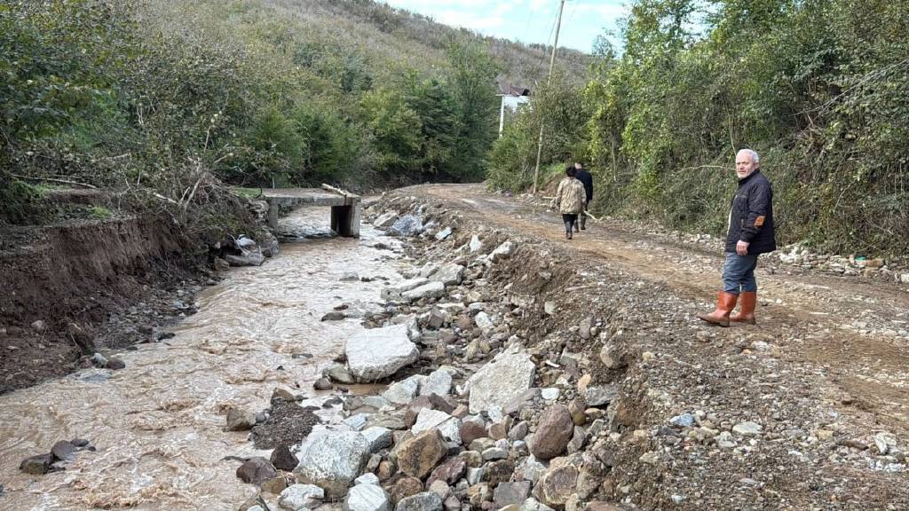 Sakarya'da baraj taştı: Mahalle 5 ayda 4'üncü kez sular altında