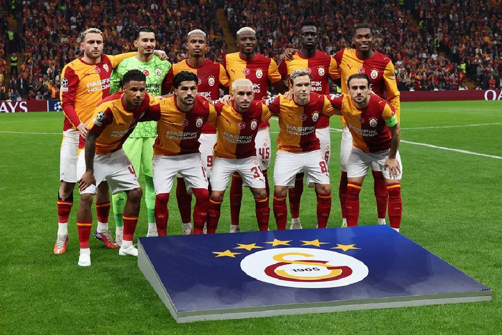 Galatasaray'a Şampiyonlar Ligi'nde Barcelona darbesi