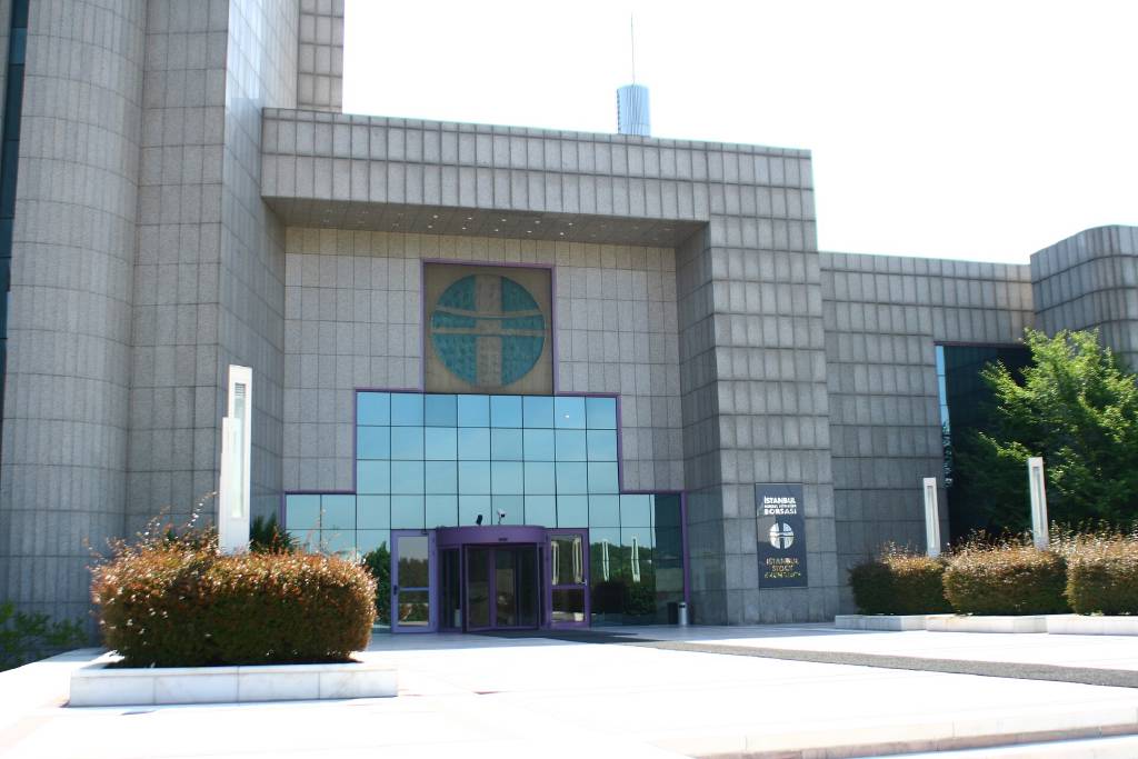 Piyasalar haftaya başladı: BIST 100 yükselişte, gram altın geriledi