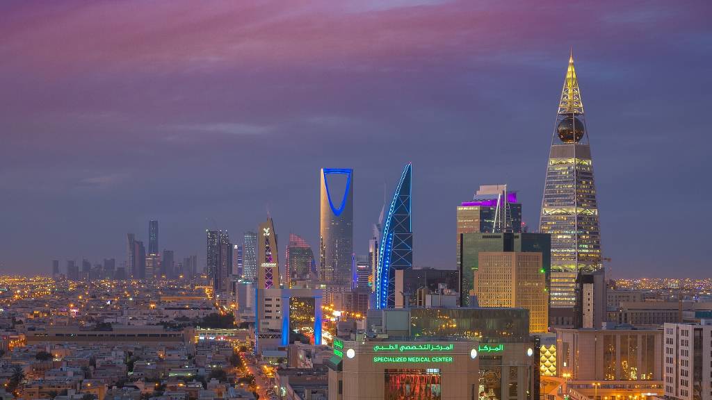 Suudi Arabistan'da patlama sesleri: Husi füzeleri engellendi