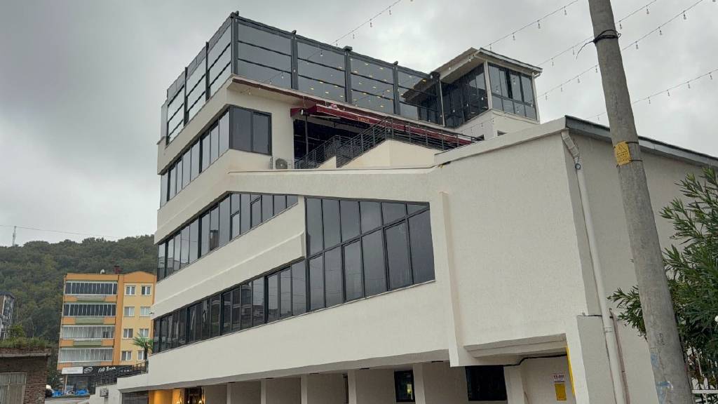 Samsun'da servis asansörü 4. kattan düştü: Garson hayatını kaybetti