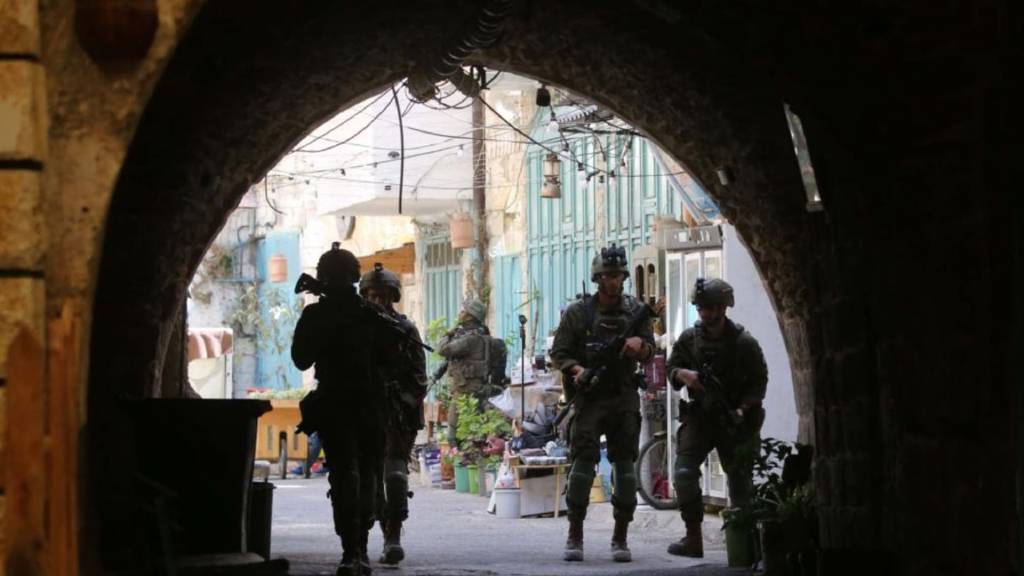 Netanyahu'dan Batı Şeria'da abluka talimatı: El Halil kapatıldı