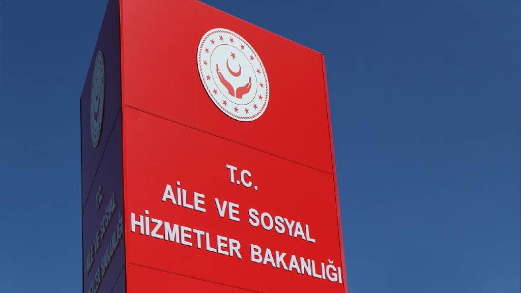 Antalya'da planlanan çocuk güzellik yarışmasına suç duyurusu