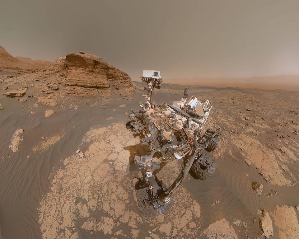 NASA'nın Curiosity aracı Mars'ta çarpıcı bir şafak fotoğrafı çekti