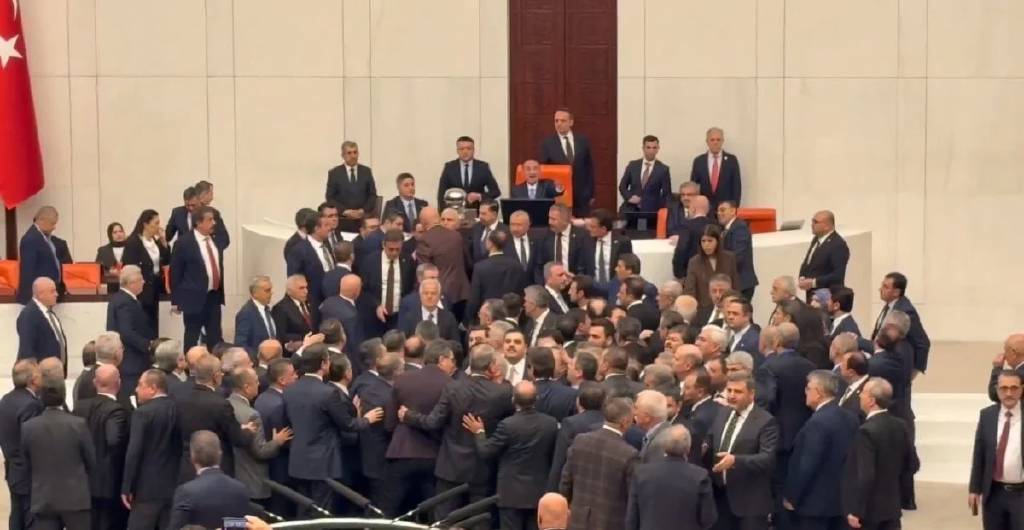 TBMM yemin töreninde gerginlik