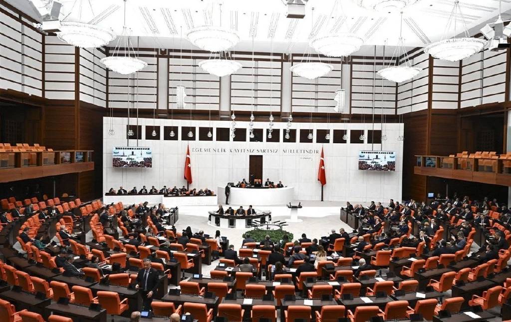 CHP'den memurlara yılda iki ikramiye ödemesi teklifi