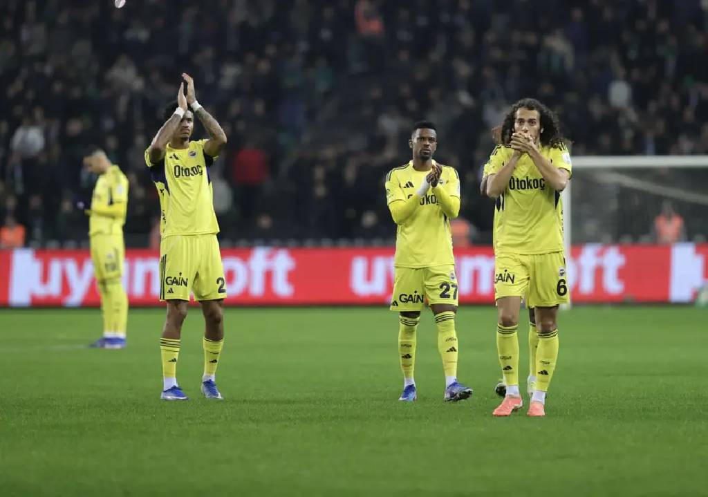 Fenerbahçe, zorlu deplasmandan çıkmayı başardı