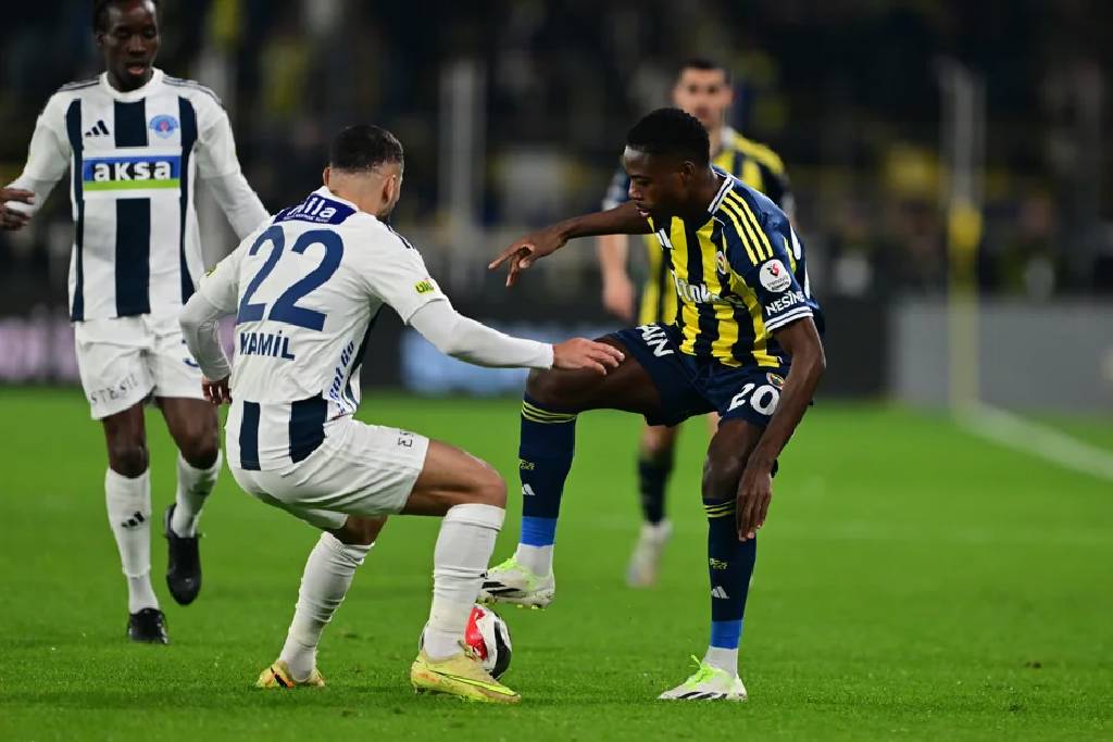 Fenerbahçe, Kasımpaşa ile son dakikada berabere kaldı