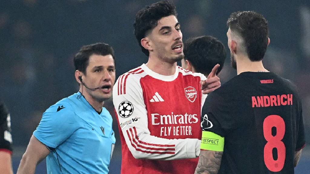 Şampiyonlar Ligi gecesinde konuşulan yine Türk hakem