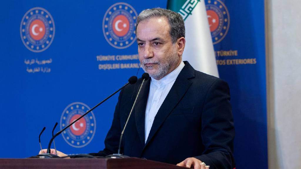 Arakçi'den ABD'ye sert tepki