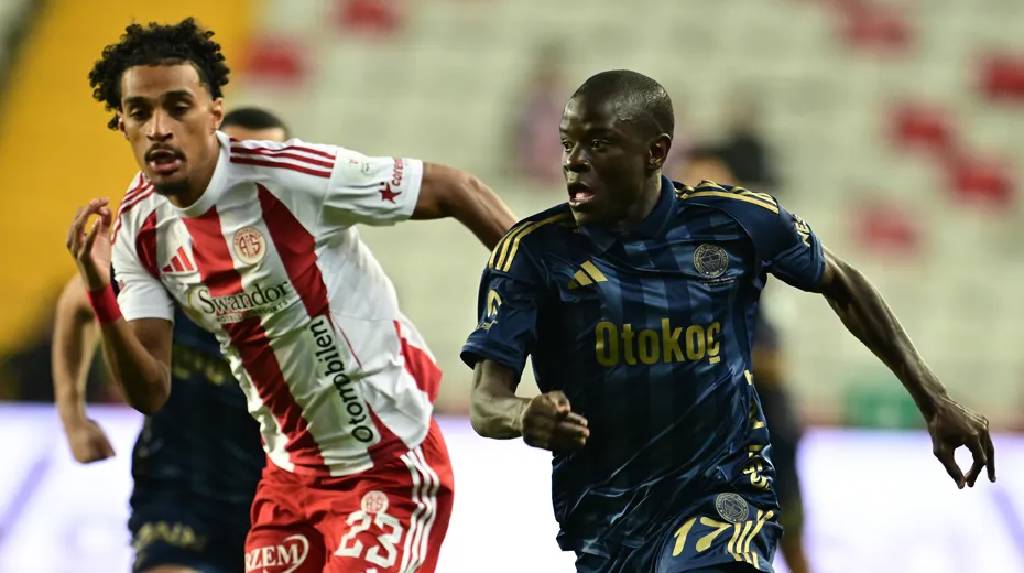 Fenerbahçe, Antalya'da 1 puana razı oldu