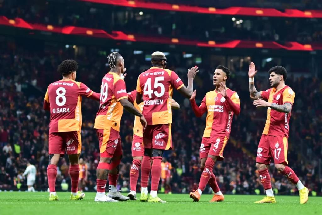 Galatasaray'ın derbi 11'i netleşiyor