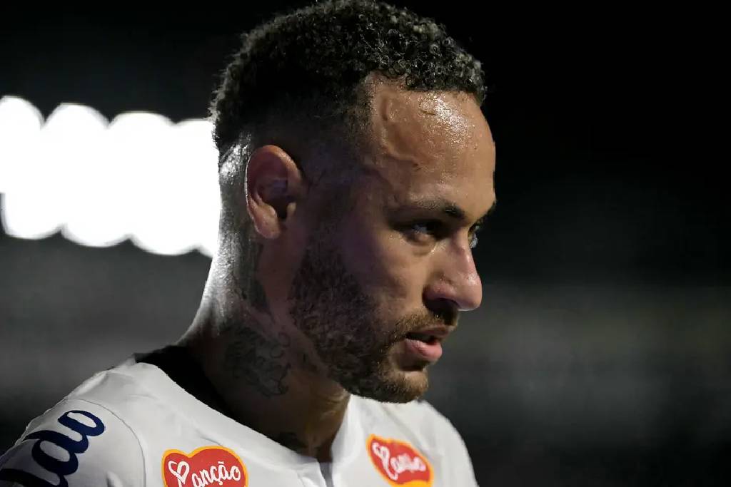 Brezilya'da Neymar'a tepkiler büyüdü