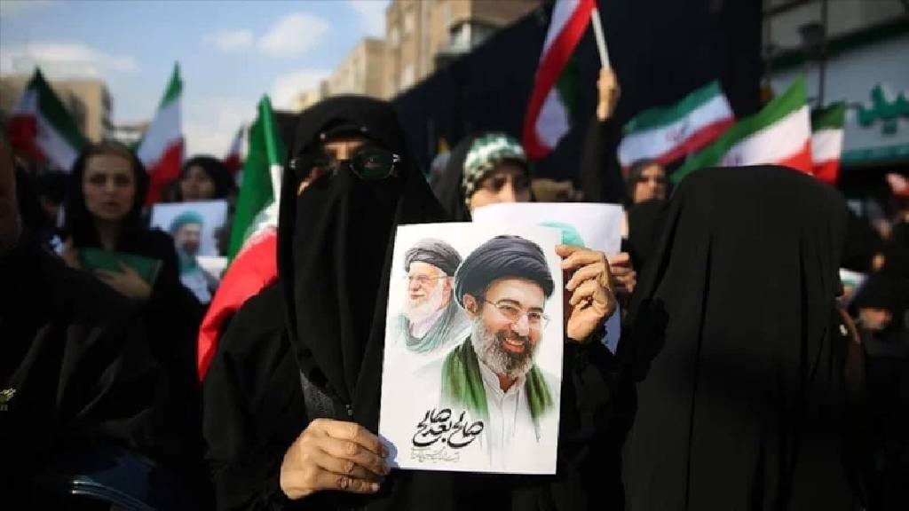 Hamaney'e nükleer fetva çağrısı