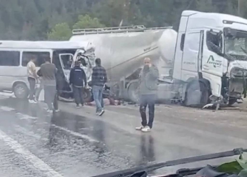 Isparta-Antalya yolunda facia gibi kaza